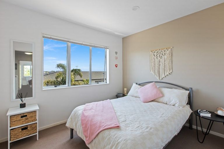 Photo of property in 8/22 Northcross Drive, Oteha, Auckland, 0632