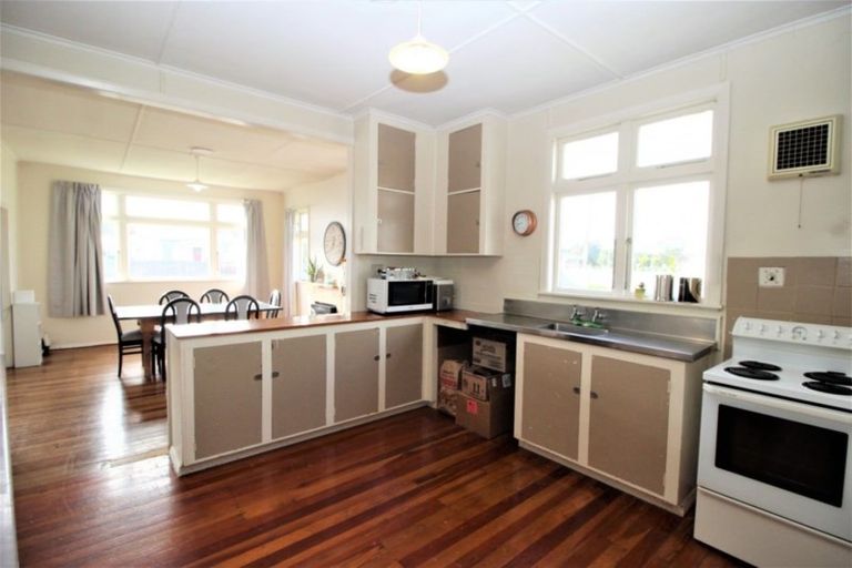 Photo of property in 14 Atkinson Street, Woodville, 4920