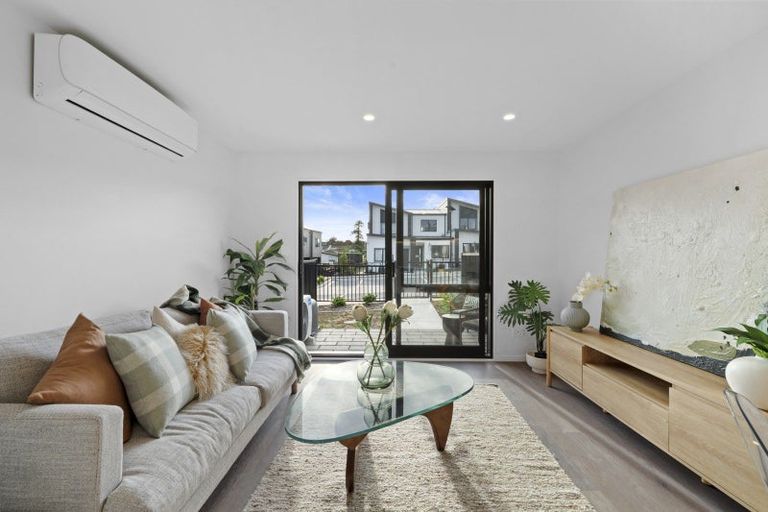 Photo of property in 2/4 Glenburn Road, Hobsonville, 0616