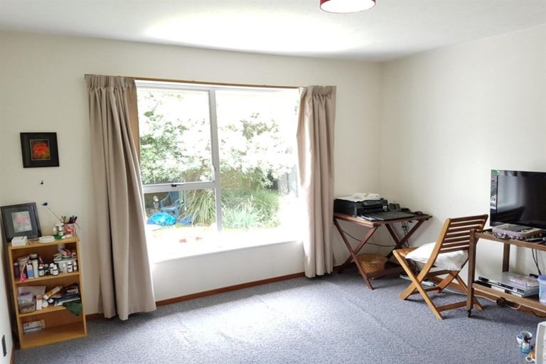 Photo of property in 2/108 Lake Terrace Road, Burwood, Christchurch, 8061