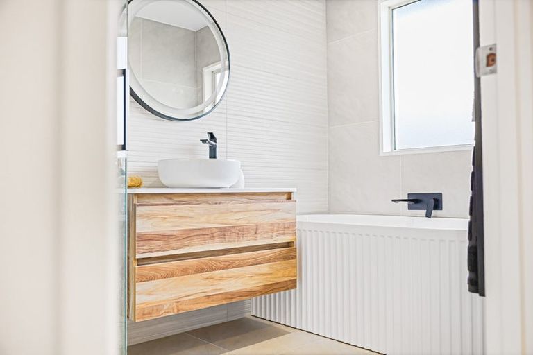 Photo of property in 6/199 Birdwood Road, Massey, Auckland, 0614