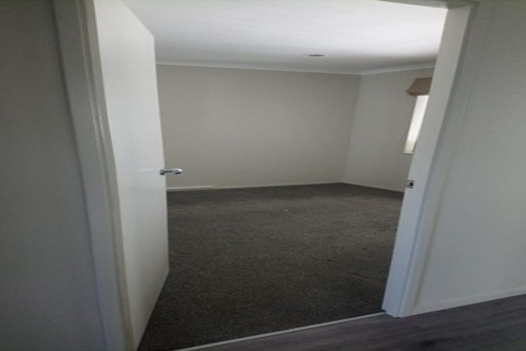 Photo of property in 8 Carisbrook Crescent, Papakura, 2110