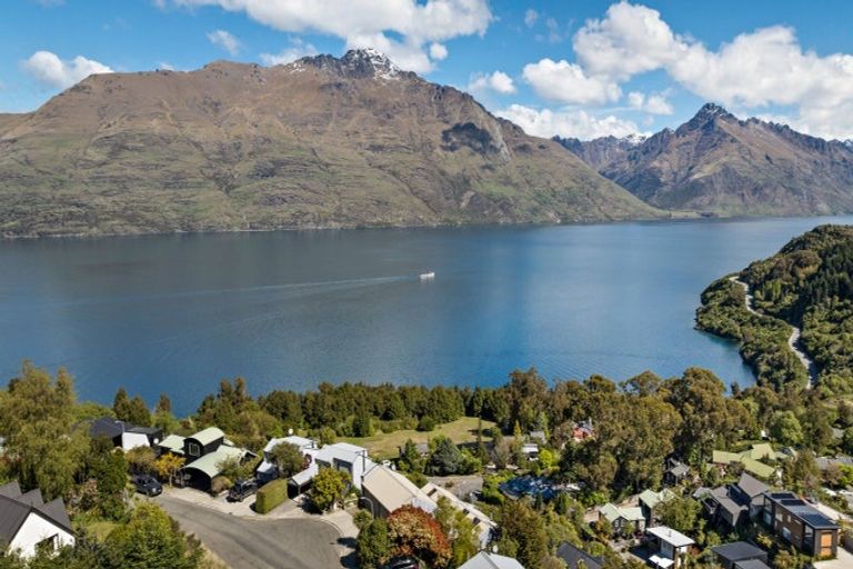 Photo of property in 32b Mackinnon Terrace, Sunshine Bay, Queenstown, 9300