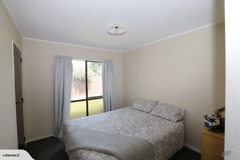 Photo of property in 48 Acacia Street, Kelvin Grove, Palmerston North, 4414