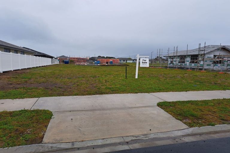 Photo of property in 102 Kaurinui Crescent, One Tree Point, 0118