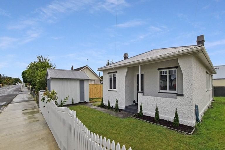 Photo of property in 23 Ross Street, Marton, 4710