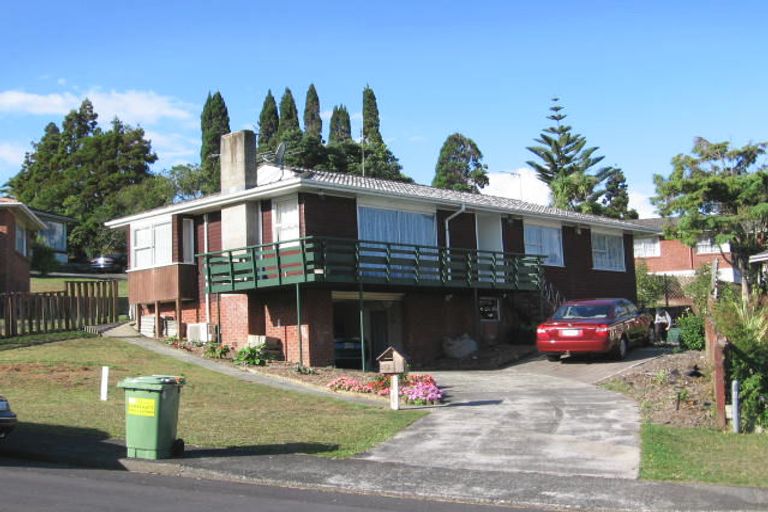 Photo of property in 9 Verena Place, Green Bay, Auckland, 0604