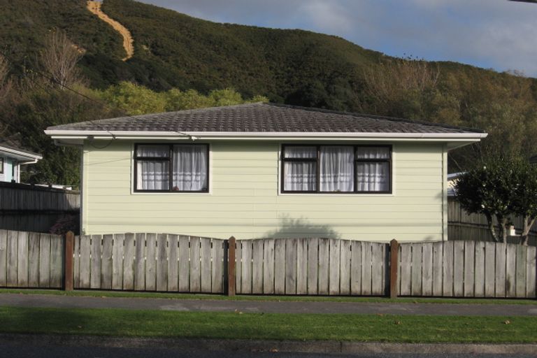 Photo of property in 100a Strand Crescent, Naenae, Lower Hutt, 5011