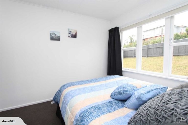 Photo of property in 31 Turville Crescent, Newlands, Wellington, 6037