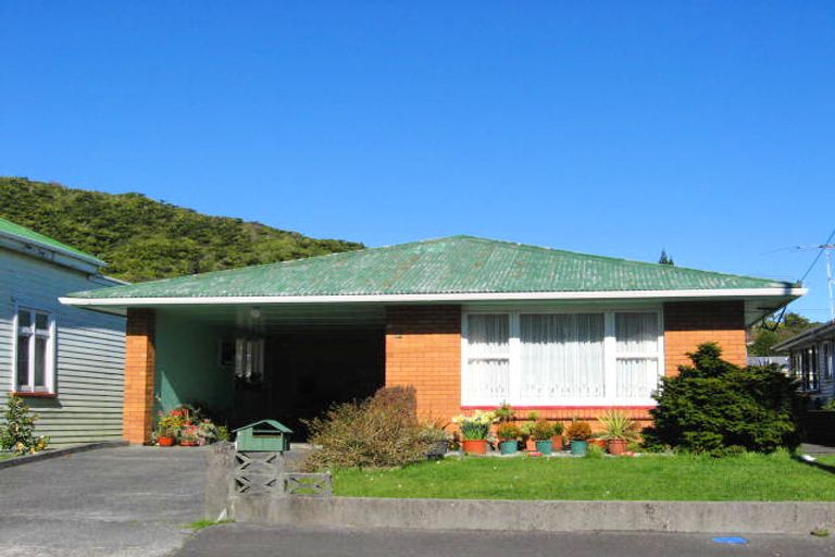 Photo of property in 38 Murray Street, Greymouth, 7805