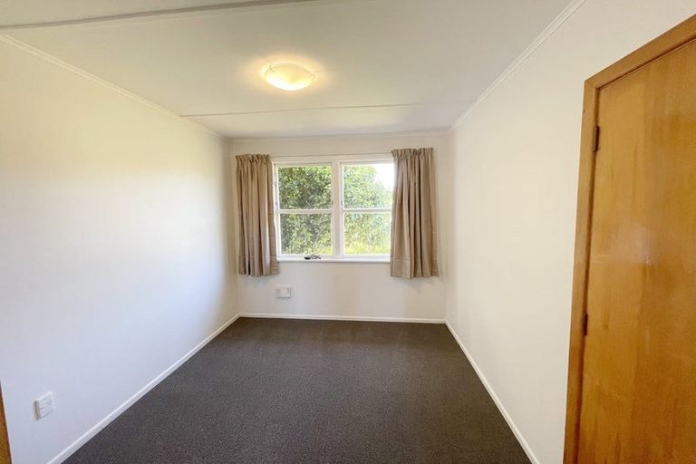 Photo of property in 43 Lynda Avenue, Paparangi, Wellington, 6037