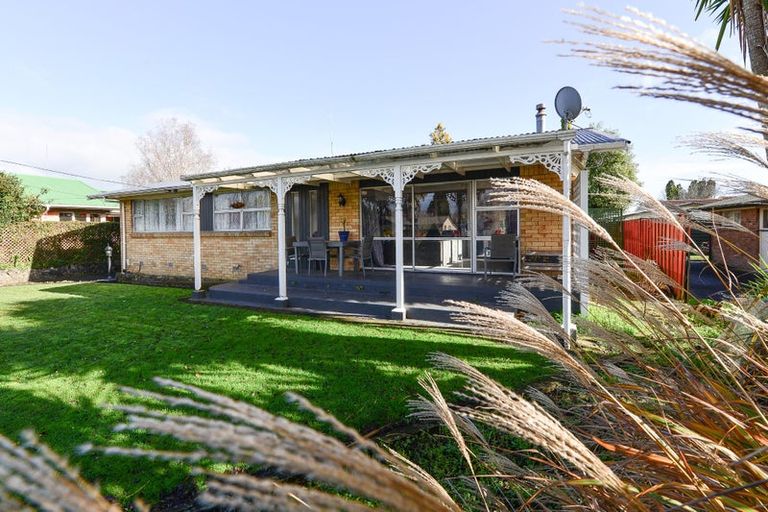 Photo of property in 299 Shakespeare Street, Leamington, Cambridge, 3432