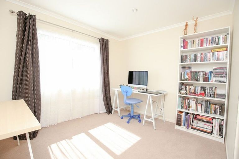 Photo of property in 29a Turville Crescent, Newlands, Wellington, 6037