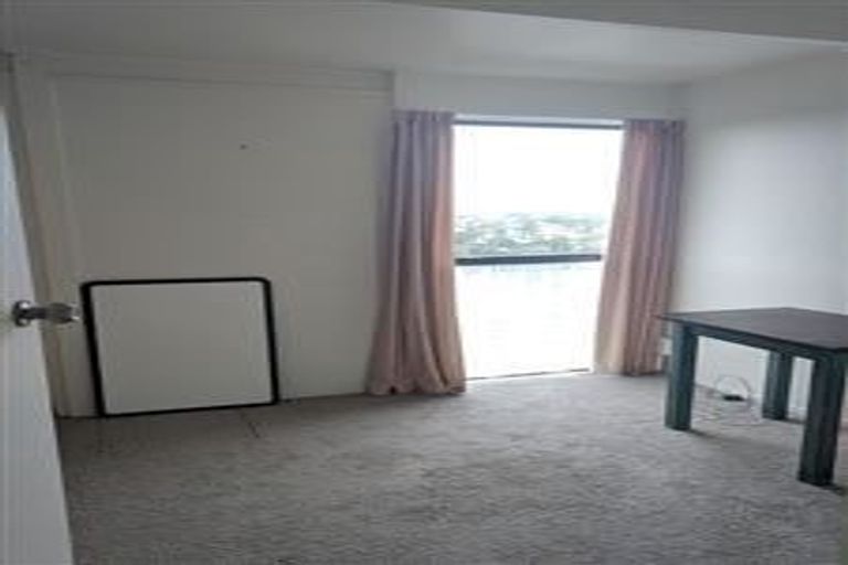 Photo of property in 2/30 Glen Vista Place, Bayview, Auckland, 0629