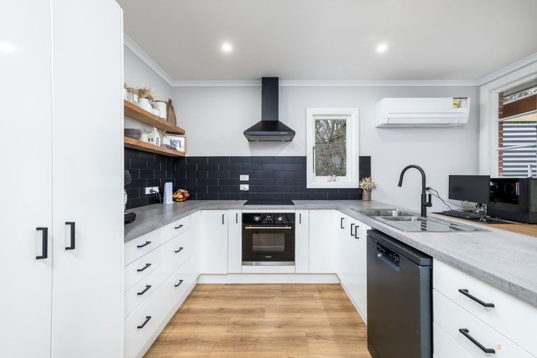 Photo of property in 58 Timaru Road, Waimate, 7924