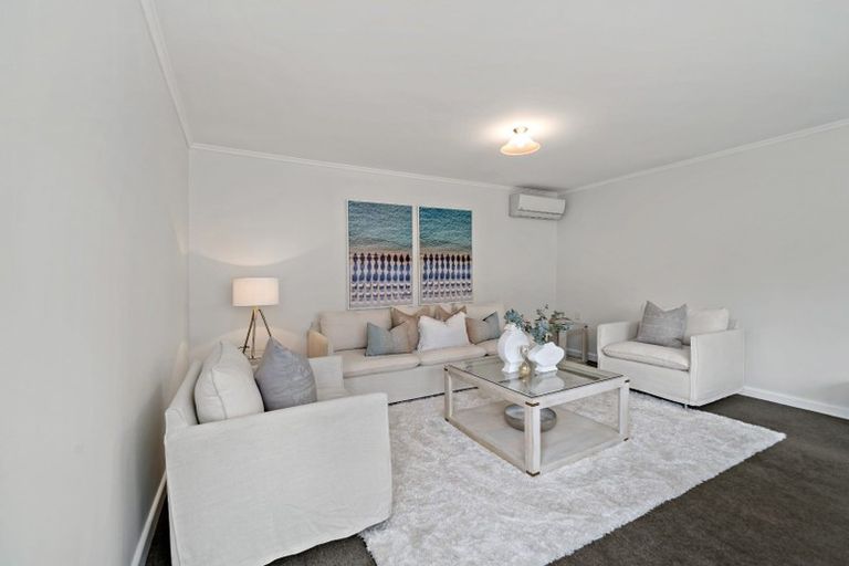 Photo of property in 24 Alberta Street, Point Chevalier, Auckland, 1022