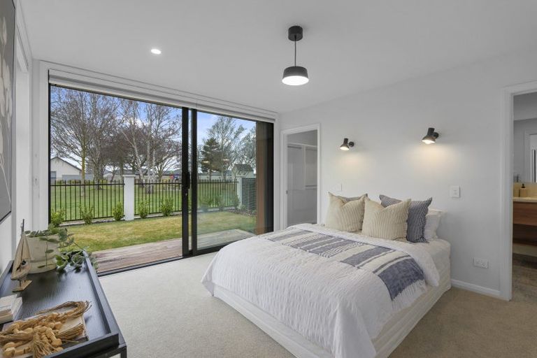 Photo of property in 15 Pembrook Close, Rangiora, 7400