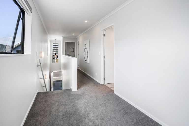 Photo of property in 16 Sacred Kingfisher Road, Hobsonville, Auckland, 0616