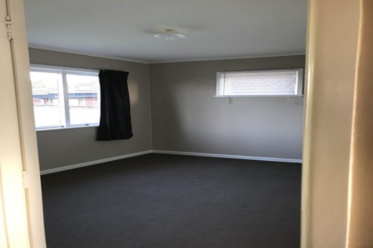 Photo of property in 868 East Coast Road, Northcross, Auckland, 0630
