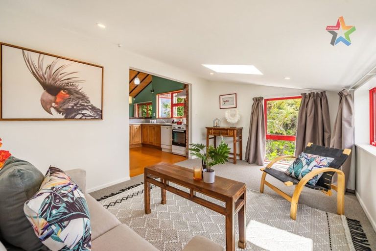 Photo of property in 6 Sarah Way, Crofton Downs, Wellington, 6035