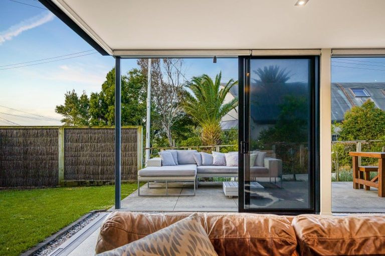 Photo of property in 35a Rothesay Bay Road, Rothesay Bay, Auckland, 0630