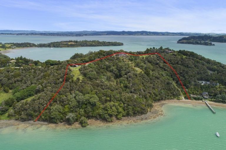 Photo of property in 90 Tahunatapu Road, Parua Bay, Whangarei, 0174