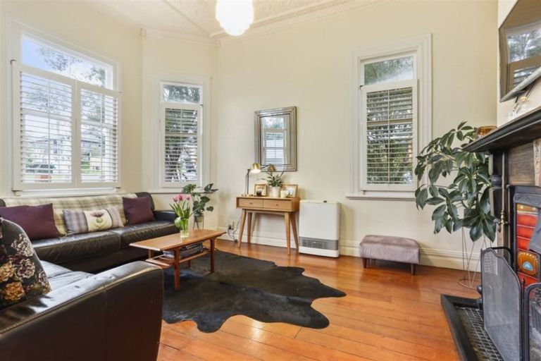 Photo of property in 58 Gladstone Road, Northcote, Auckland, 0627