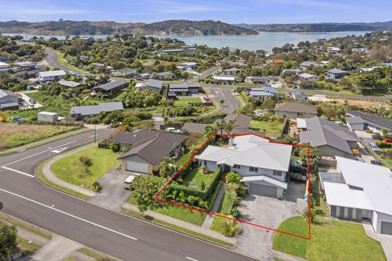 Photo of property in 8 Puka Place, Raglan, 3225