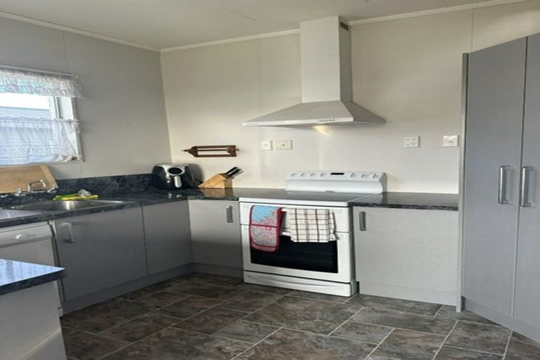 Photo of property in 17 Grange Street, Winton, 9720