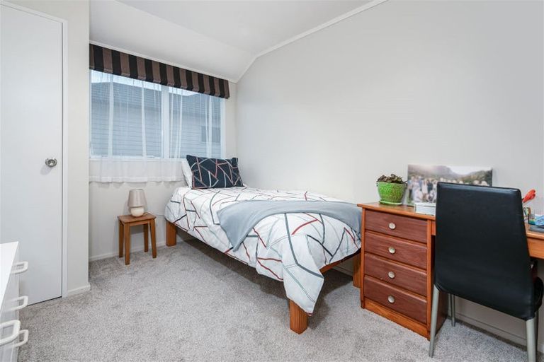 Photo of property in 1/20 Kirby Street, Glendene, Auckland, 0602