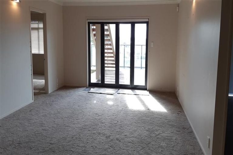 Photo of property in 5 Monet Grove, West Harbour, Auckland, 0618