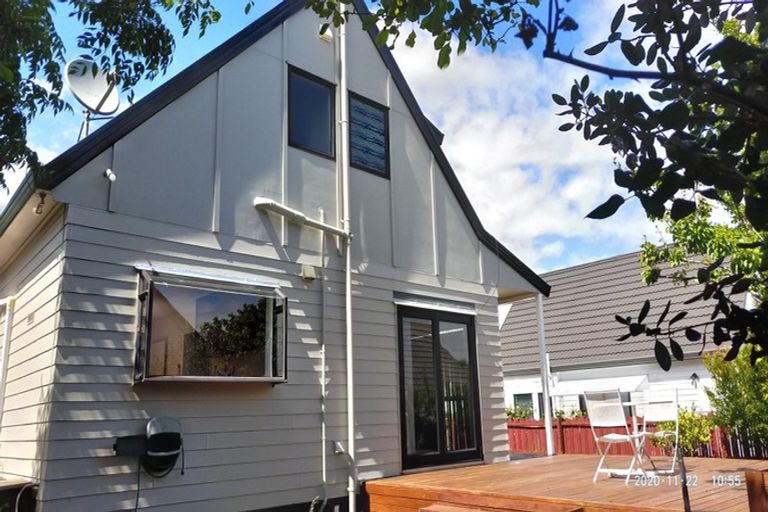 Photo of property in 2/86 Aviemore Drive, Highland Park, Auckland, 2010