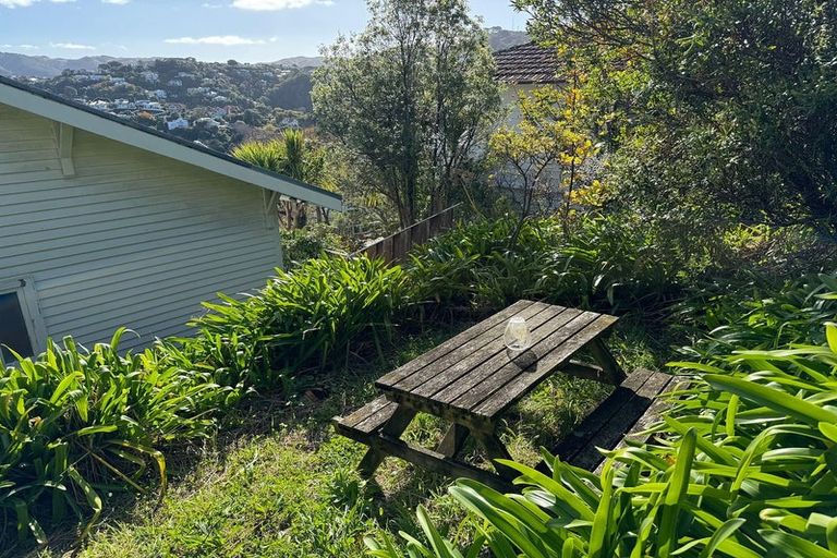 Photo of property in 2/5 Grove Road, Kelburn, Wellington, 6012