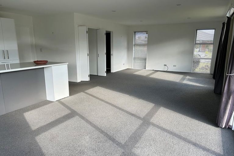 Photo of property in 8 Oakdene Place, Halswell, Christchurch, 8025