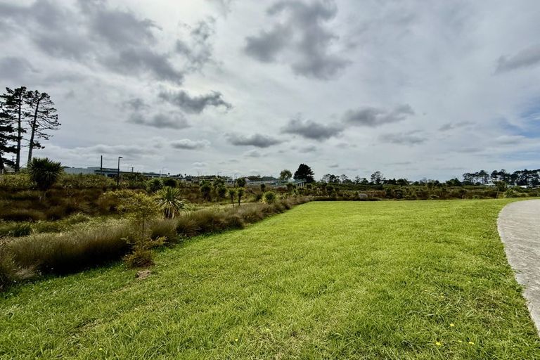 Photo of property in 140 Vintry Drive, Kumeu, 0810