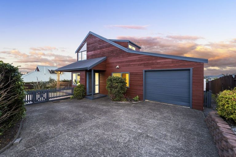 Photo of property in 30 Farquhar Road, Glendene, Auckland, 0602