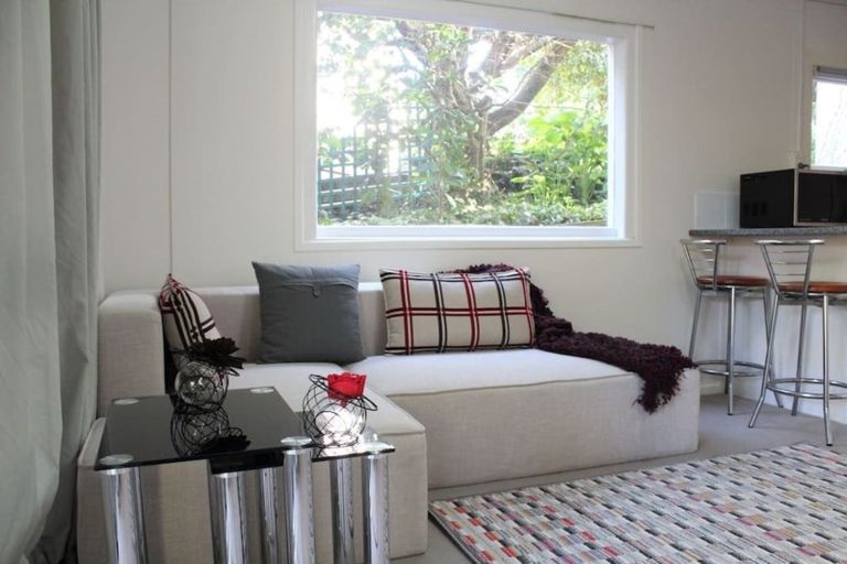 Photo of property in 22 James Evans Drive, Northcote, Auckland, 0627