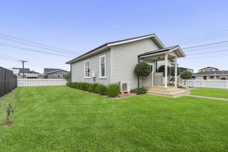 Photo of property in 1 Rainsford Street, Moturoa, New Plymouth, 4310