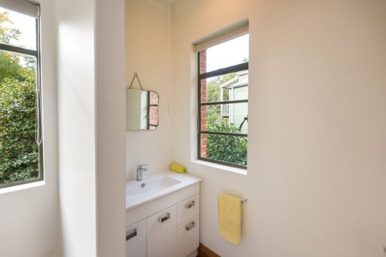 Photo of property in 18 Newgate Street, Picton, 7220