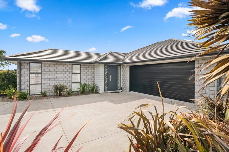 Photo of property in 10 Ponga Place, Papamoa Beach, Papamoa, 3118