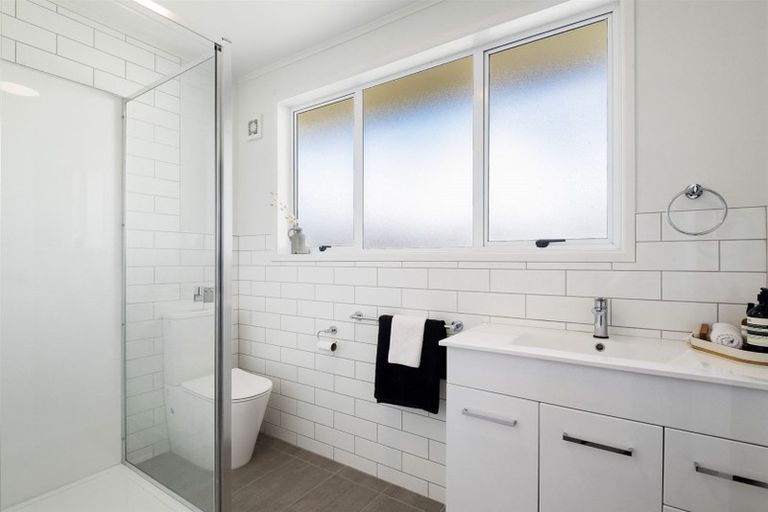 Photo of property in 21 Tui Glen Road, Birkenhead, Auckland, 0626