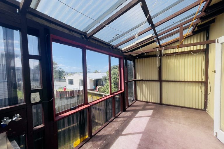 Photo of property in 12 Tahi Terrace, Glen Eden, Auckland, 0602