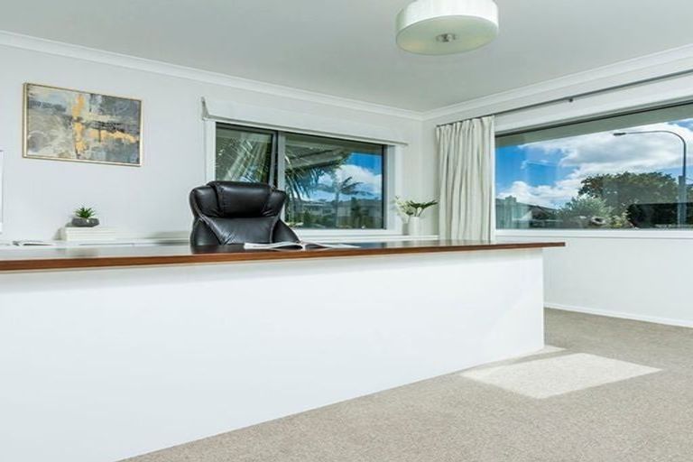 Photo of property in 1/2 Ocean View Road, Milford, Auckland, 0620