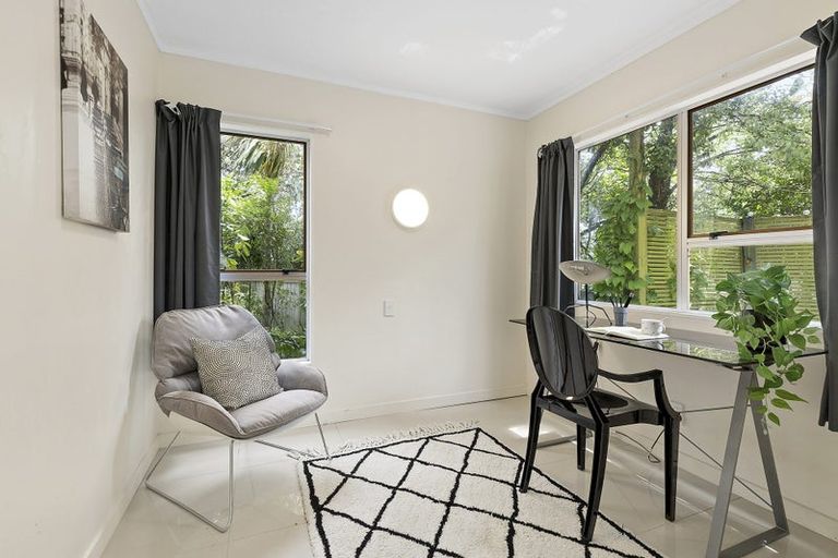 Photo of property in 12 Florio Terrace, Tawa, Wellington, 5028