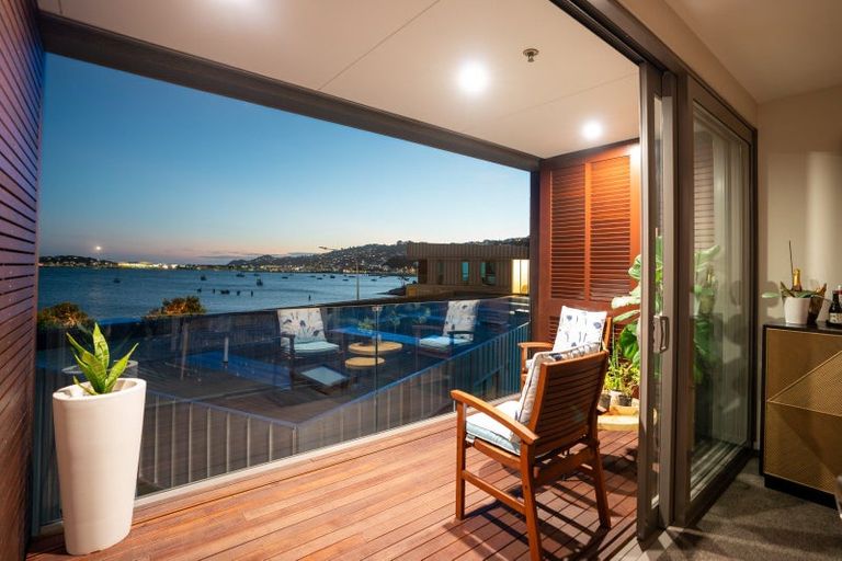 Photo of property in Patent 326 Apartments, 212s/326 Evans Bay Parade, Hataitai, Wellington, 6021