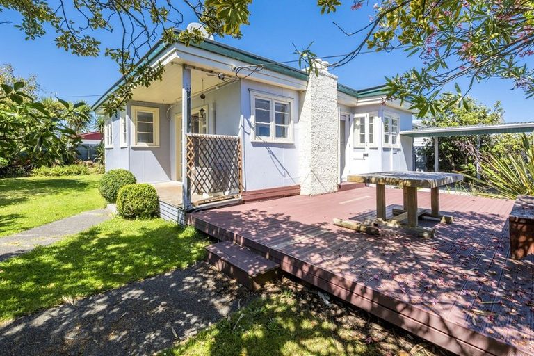 Photo of property in 2 Chaffey Street, Foxton Beach, Foxton, 4815