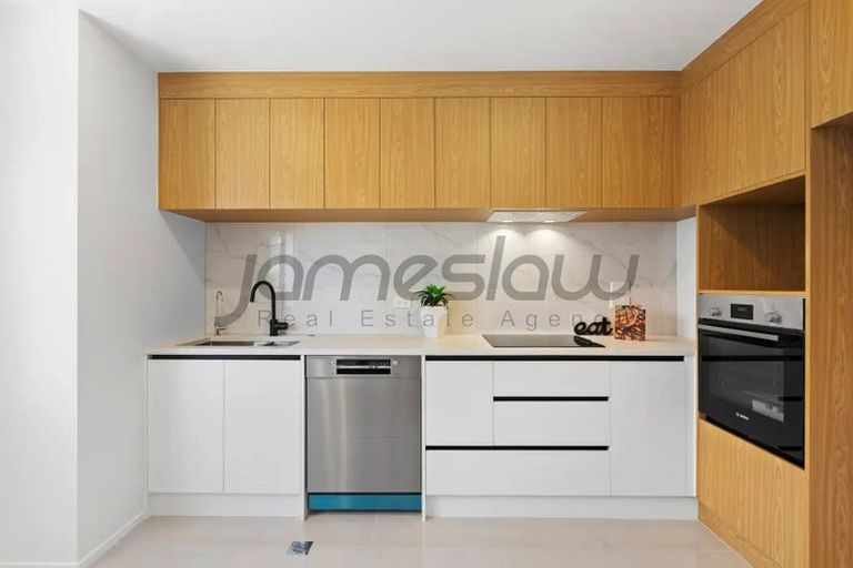 Photo of property in 5/5 Chevis Place, Pakuranga, Auckland, 2010