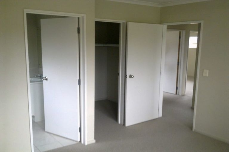 Photo of property in 8 Misty Valley Drive, Henderson, Auckland, 0612