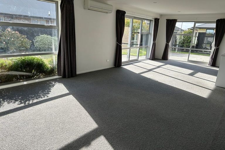 Photo of property in 8 Oakdene Place, Halswell, Christchurch, 8025