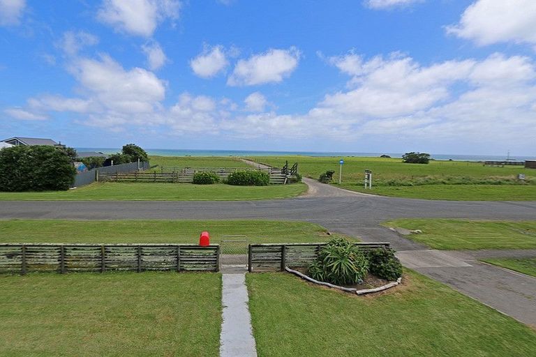 Photo of property in 19 Hector Place, Opunake, 4616